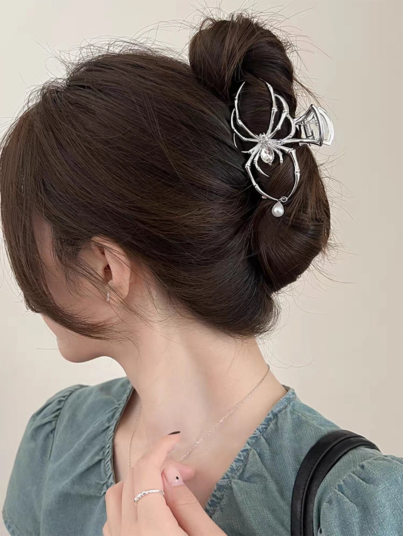 🕷️ Big Silver Spider Hair Claw Clip – Strong Hold for Thick or Thin Hair | Halloween Hair Accessory