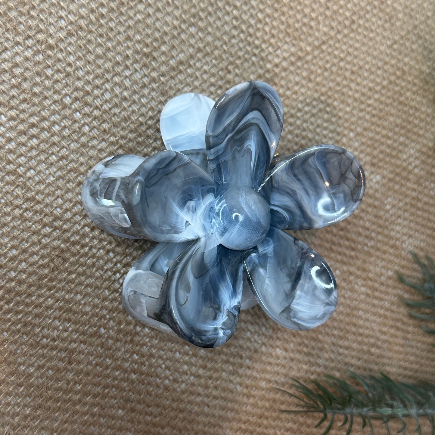Marble Flower Hair Claw - Natural
